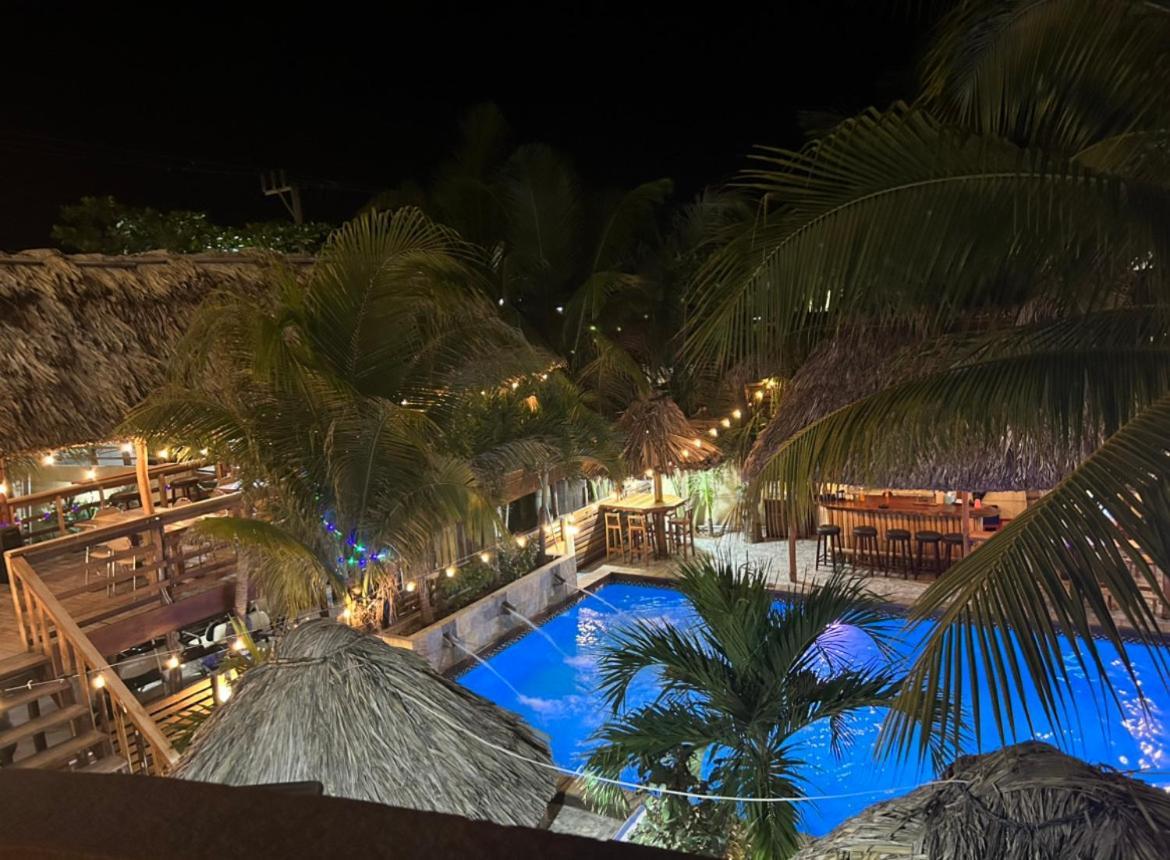 Tropical Palace Hotel サン・ペドロ エクステリア 写真